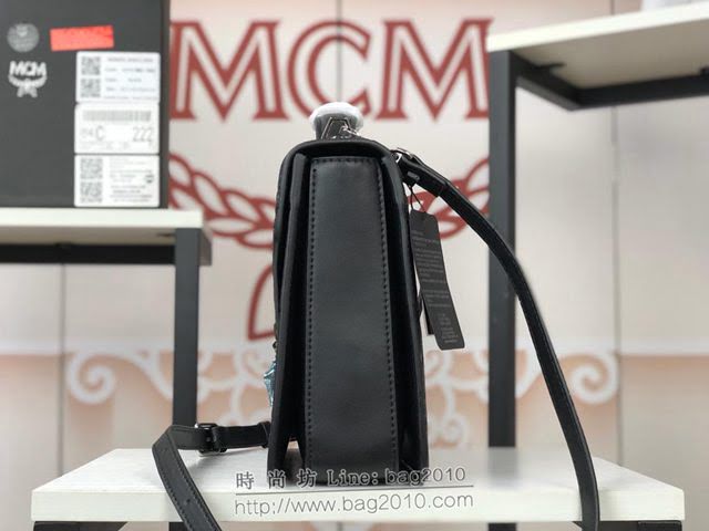 MCM女包 原單 6235 專櫃同步 Patricia打釘風琴包 翻蓋式搭配月桂鎖按扣 MCM單肩斜跨女包 MCM女手提包 手拎包  mdmc1361